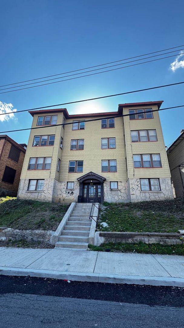 Pittsburgh Apartment: 2826 Clermont Ave