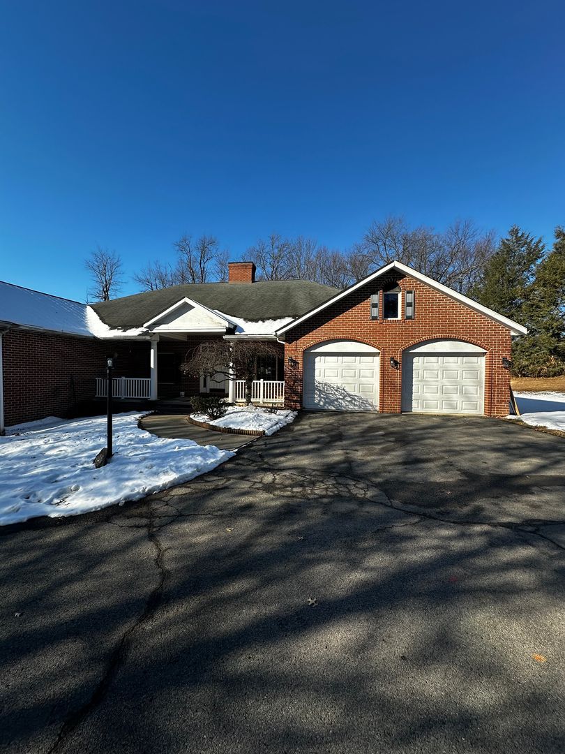 Evans City Townhome: 1250-1254 Evans City Road