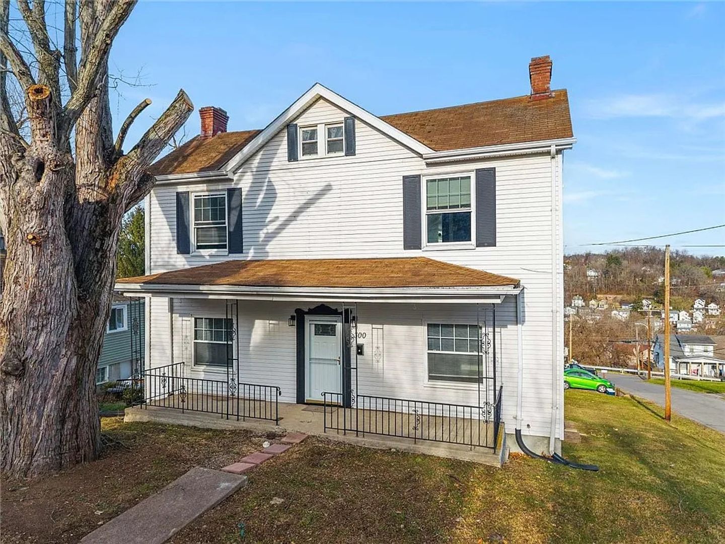 Oakdale House: 300 Western Ave