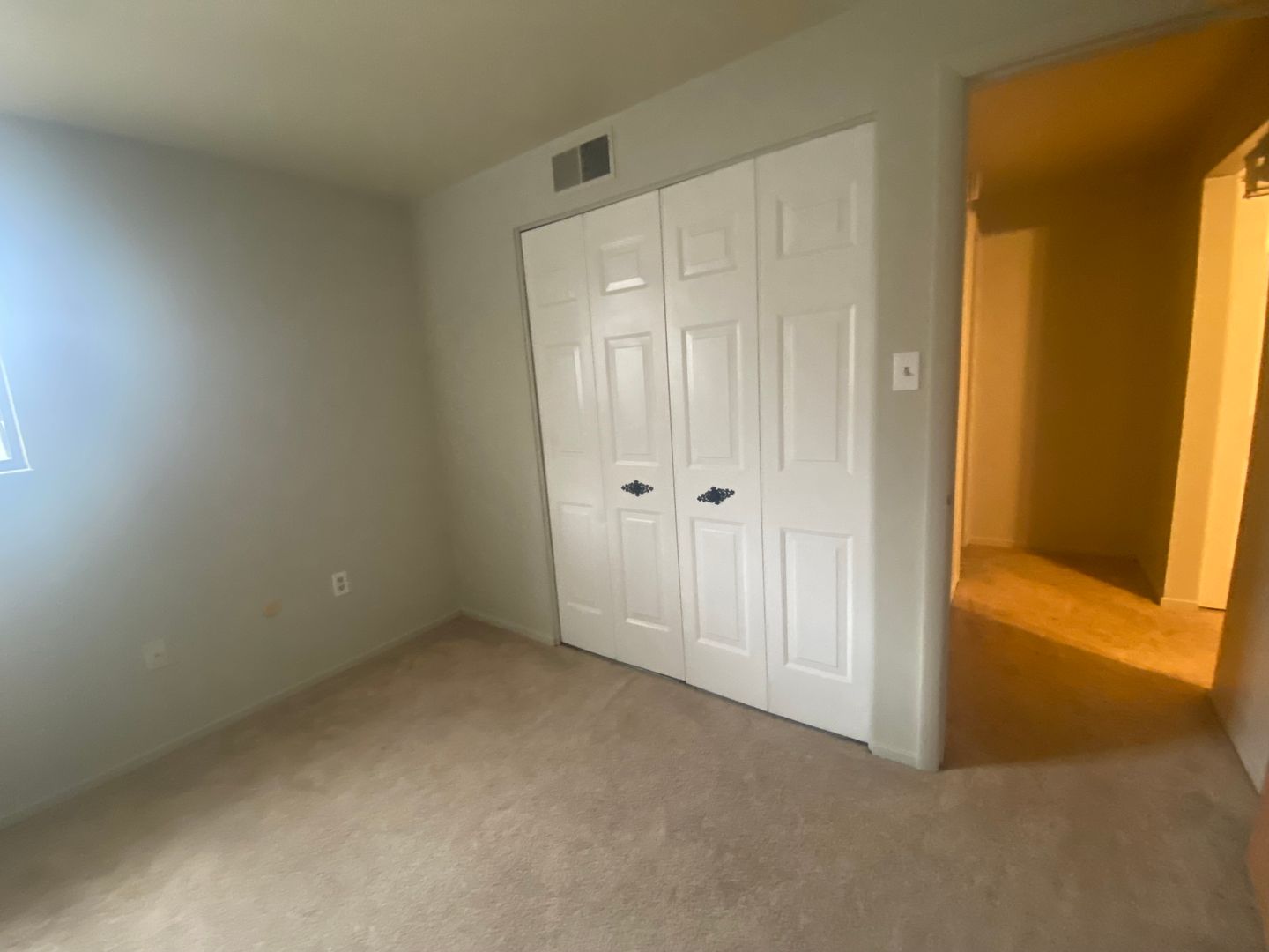 Carnegie Apartment: 815 Charles Street