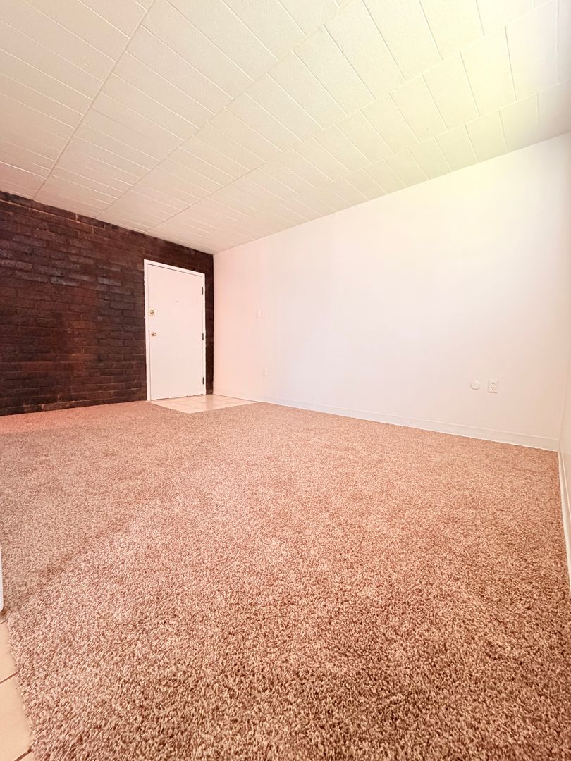 Verona Apartment: 4909 Verona Road