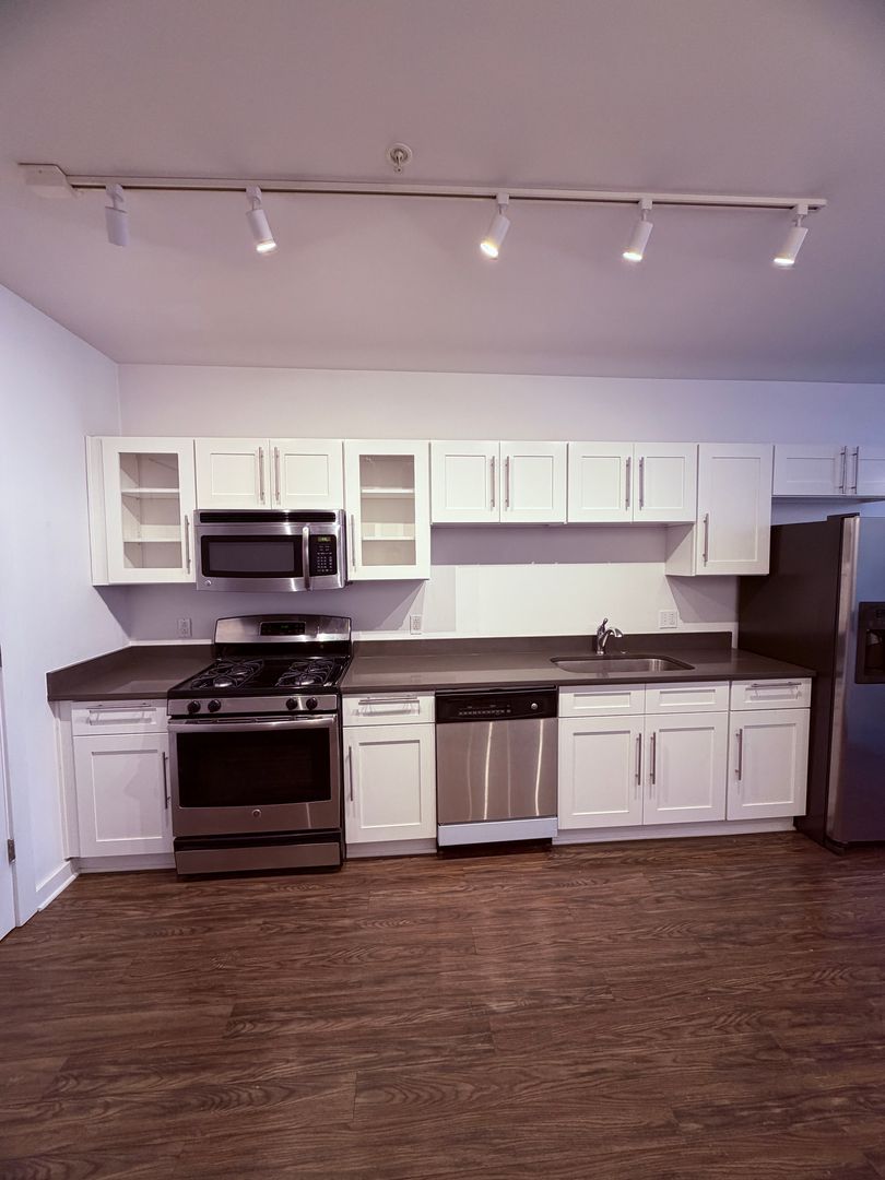 Pittsburgh Apartment: 909 Penn Ave