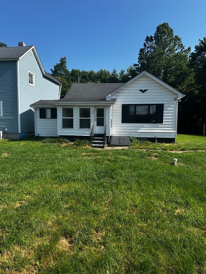 Edinburg House: 393 Jackson Street