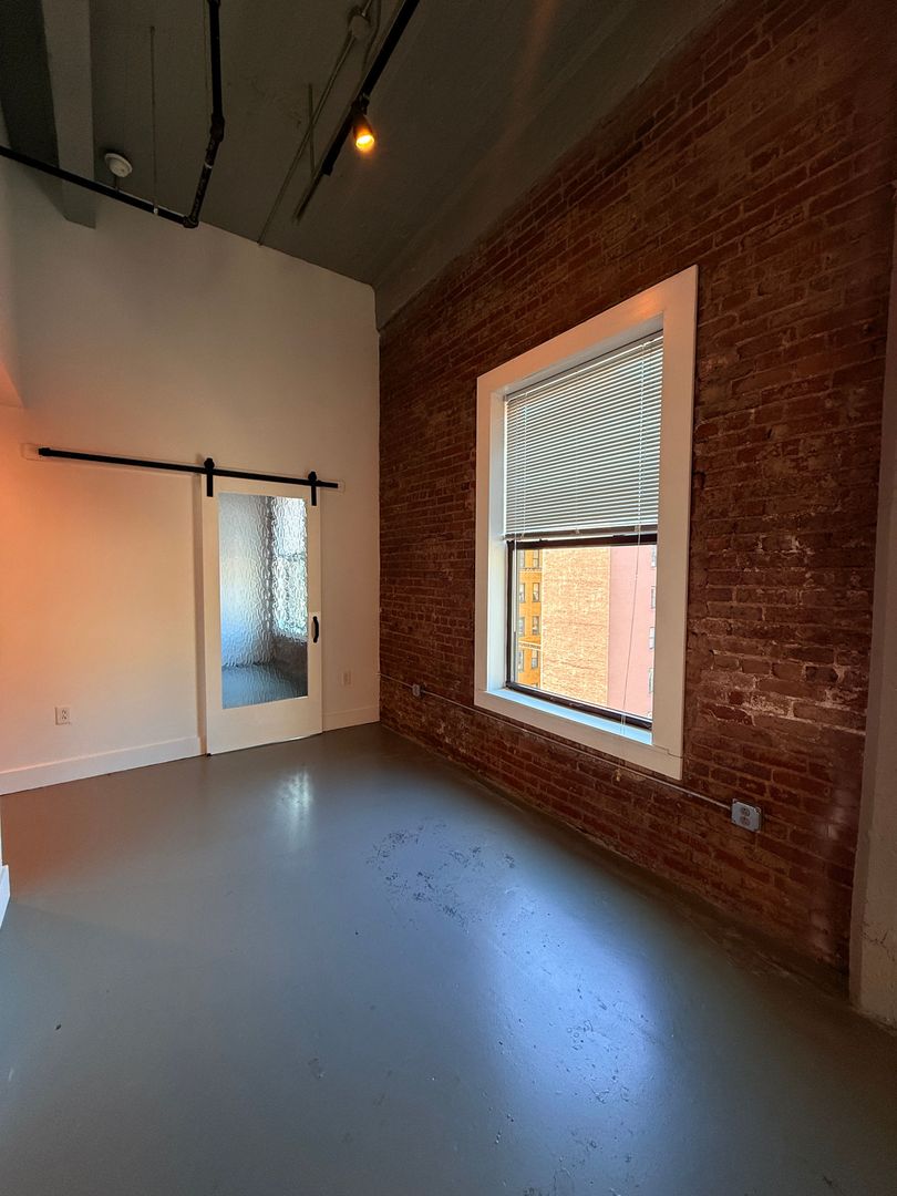 Pittsburgh Apartment: 436 First Ave