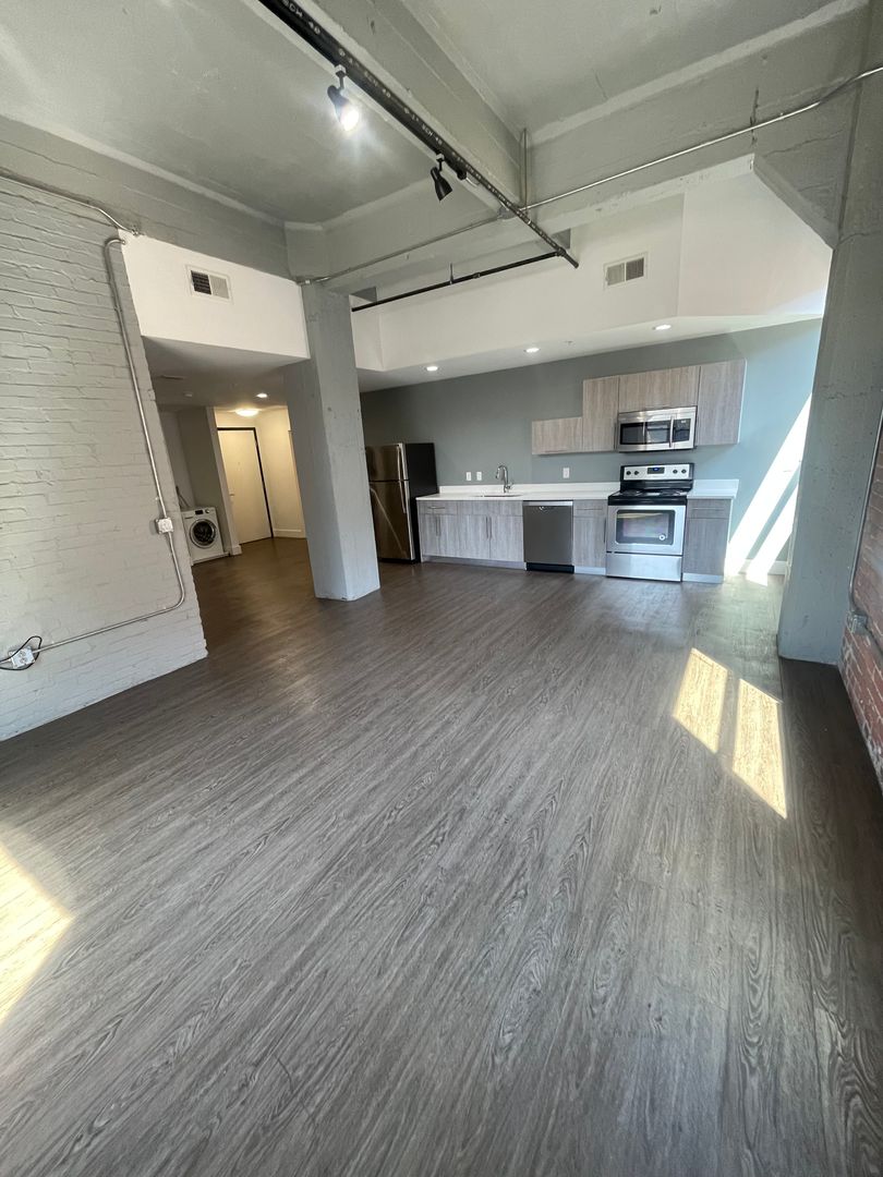 Pittsburgh Apartment: 436 First Ave