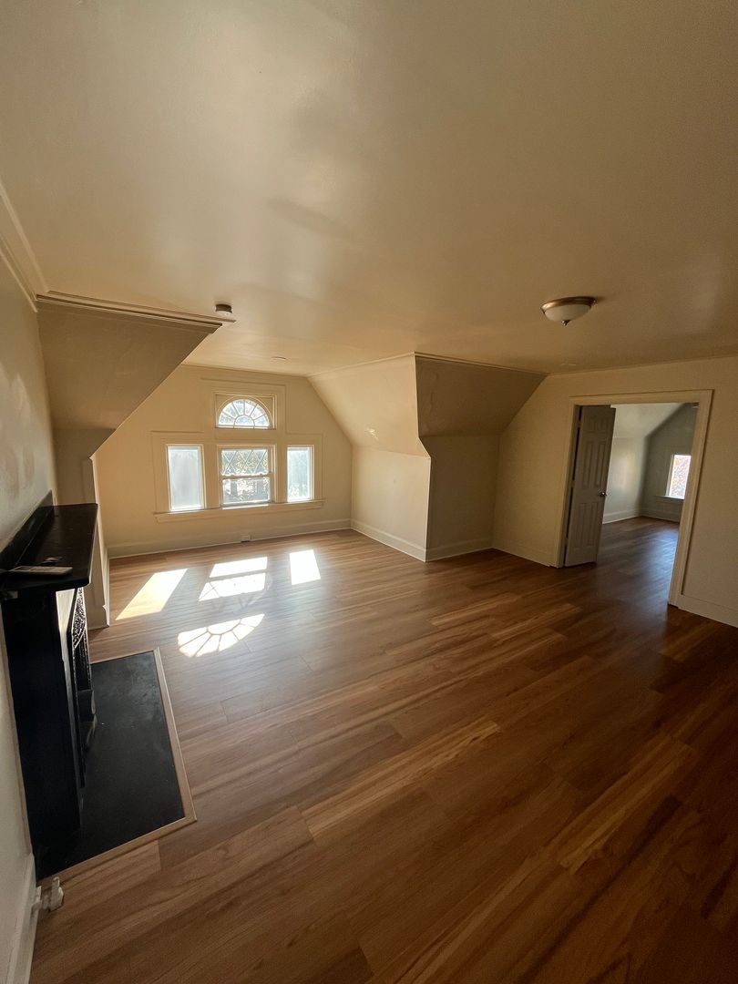 Pittsburgh Apartment: 3700 Brighton Road