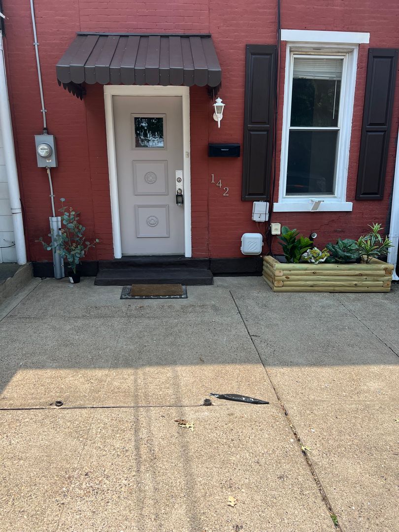 Pittsburgh House: 142 44th Street