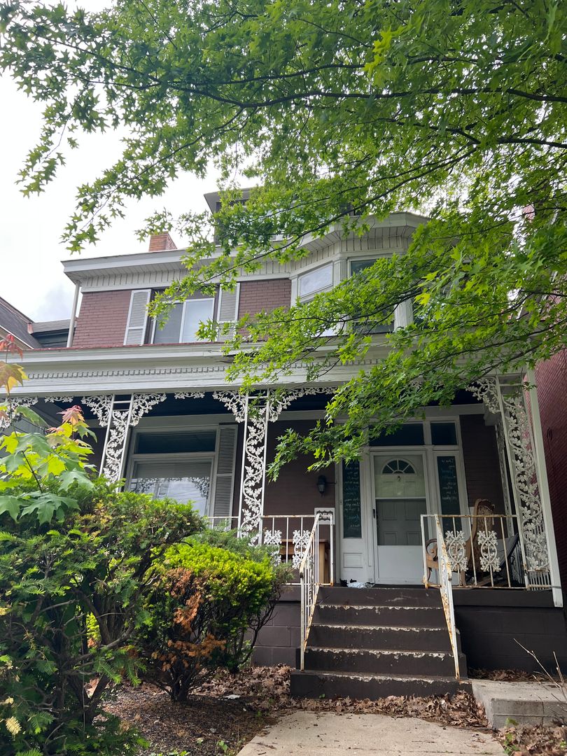 Pittsburgh Apartment: 353 Melwood Avenue