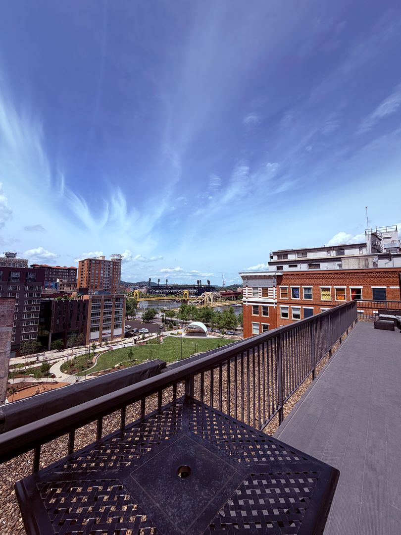 Pittsburgh Apartment: 909 Penn Ave
