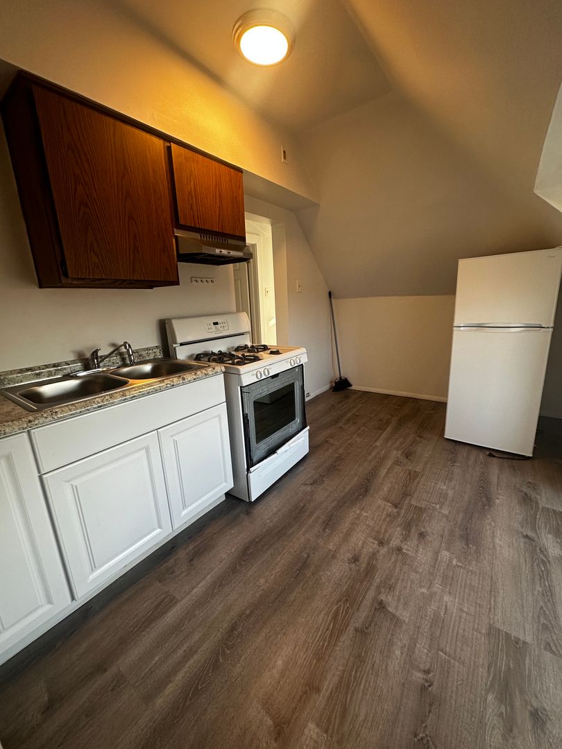 Pittsburgh Apartment: 1034 Chelton Ave