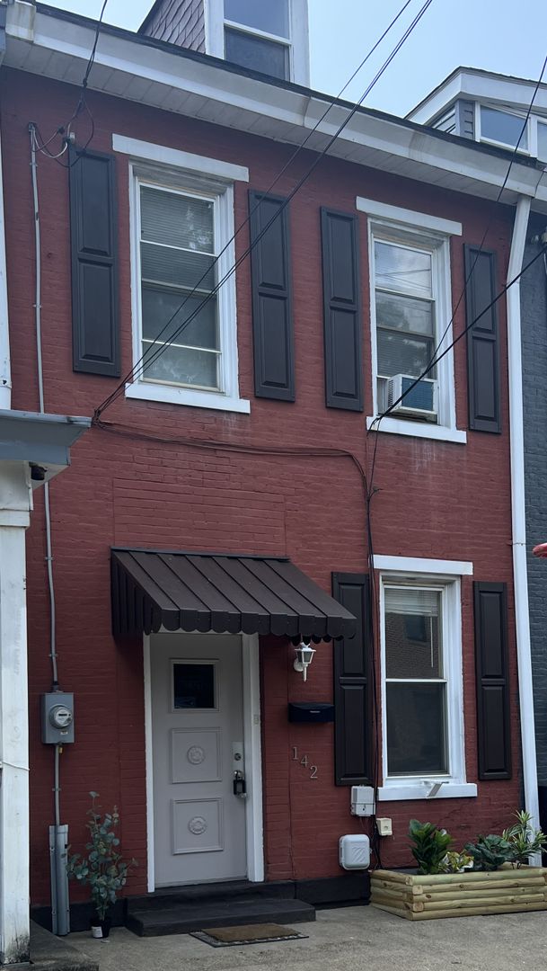Pittsburgh House: 142 44th Street