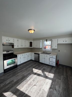 Ross Township 3 Bedroom Available Now! – photo 1