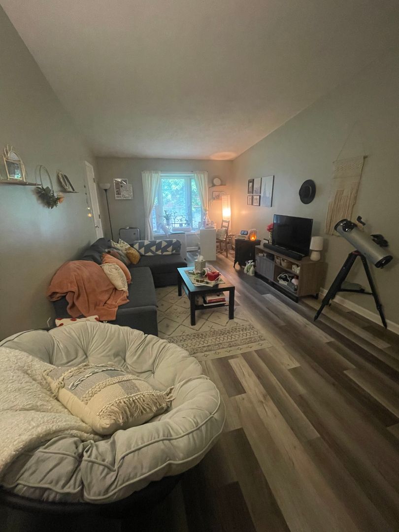Cheswick Apartment: 1-12 Locust Hill Dr