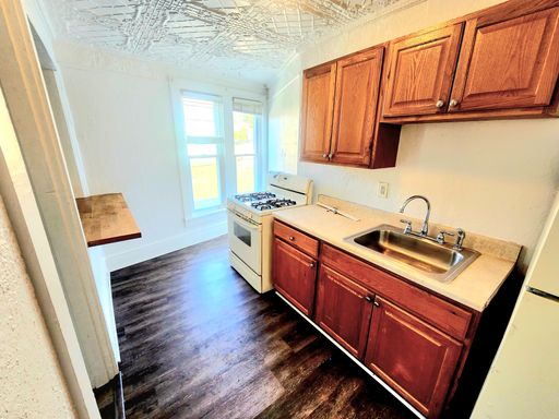 Newly renovated 1 Bedroom 1 Bathroom Apartment Available November 1st in Westview, PA – photo 1