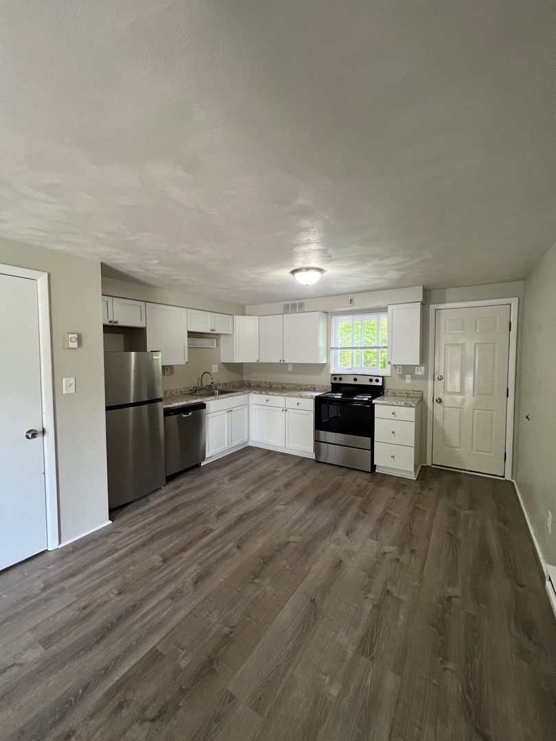 Cheswick Apartment: 101 Locust Hill Road