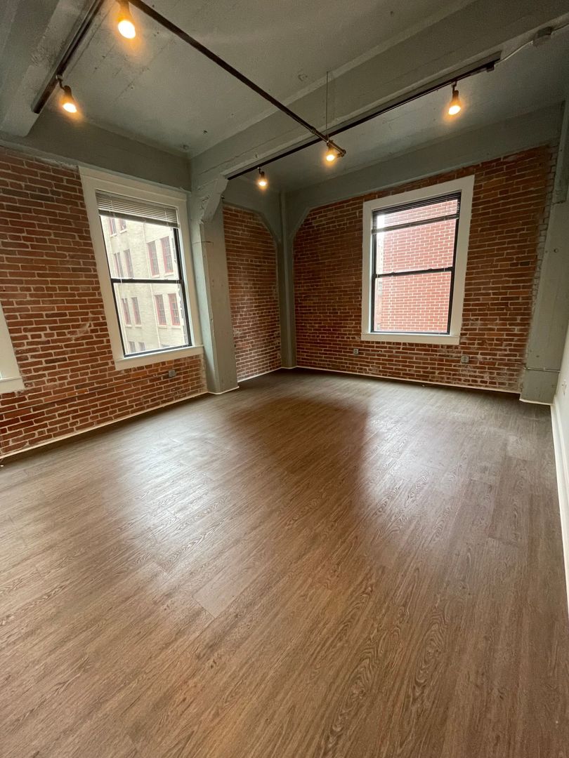 Pittsburgh Apartment: 436 First Ave