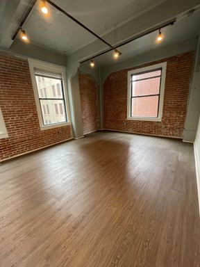 Available November 1 | 1 Bed, 1 Bath – Spacious Modern Loft with Panoramic City Views – photo 1