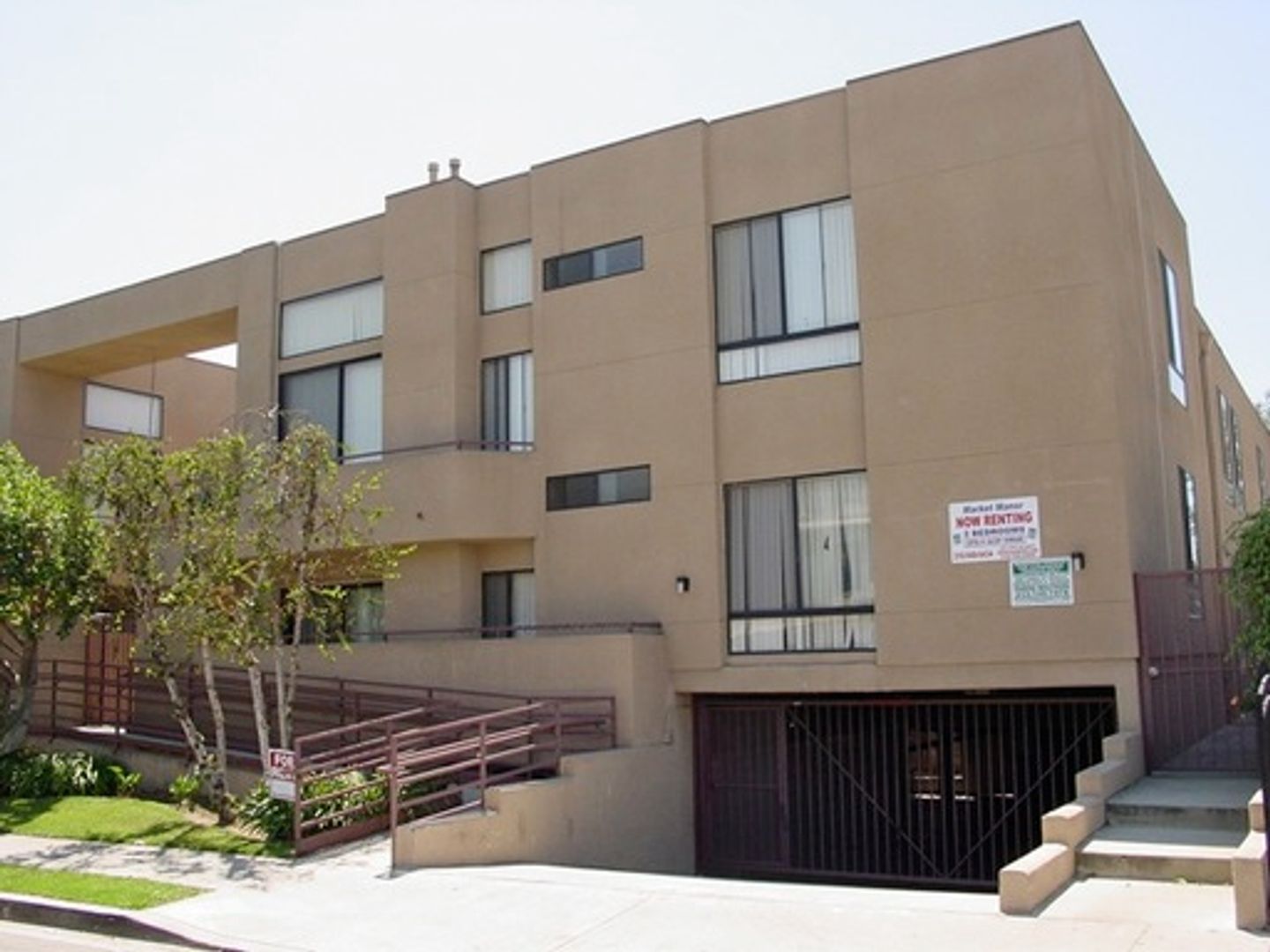 Inglewood Apartment: 319 N Market St.