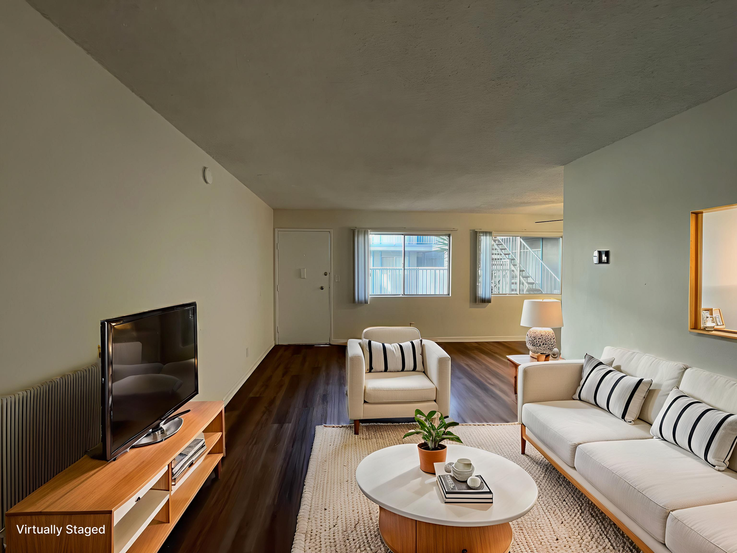 Inglewood Apartment: 308 W. Queen St.