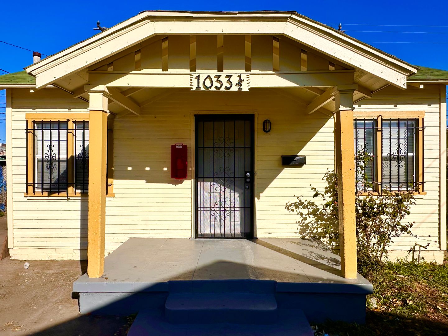 Los Angeles Apartment: 1033 W. 95th St.