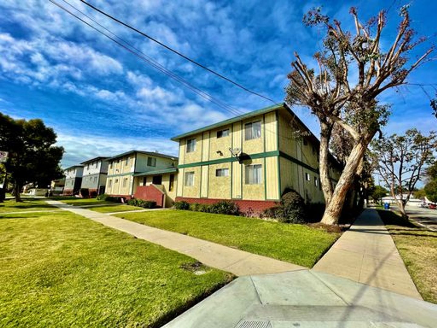 Inglewood Apartment: 345 E Stepney Street