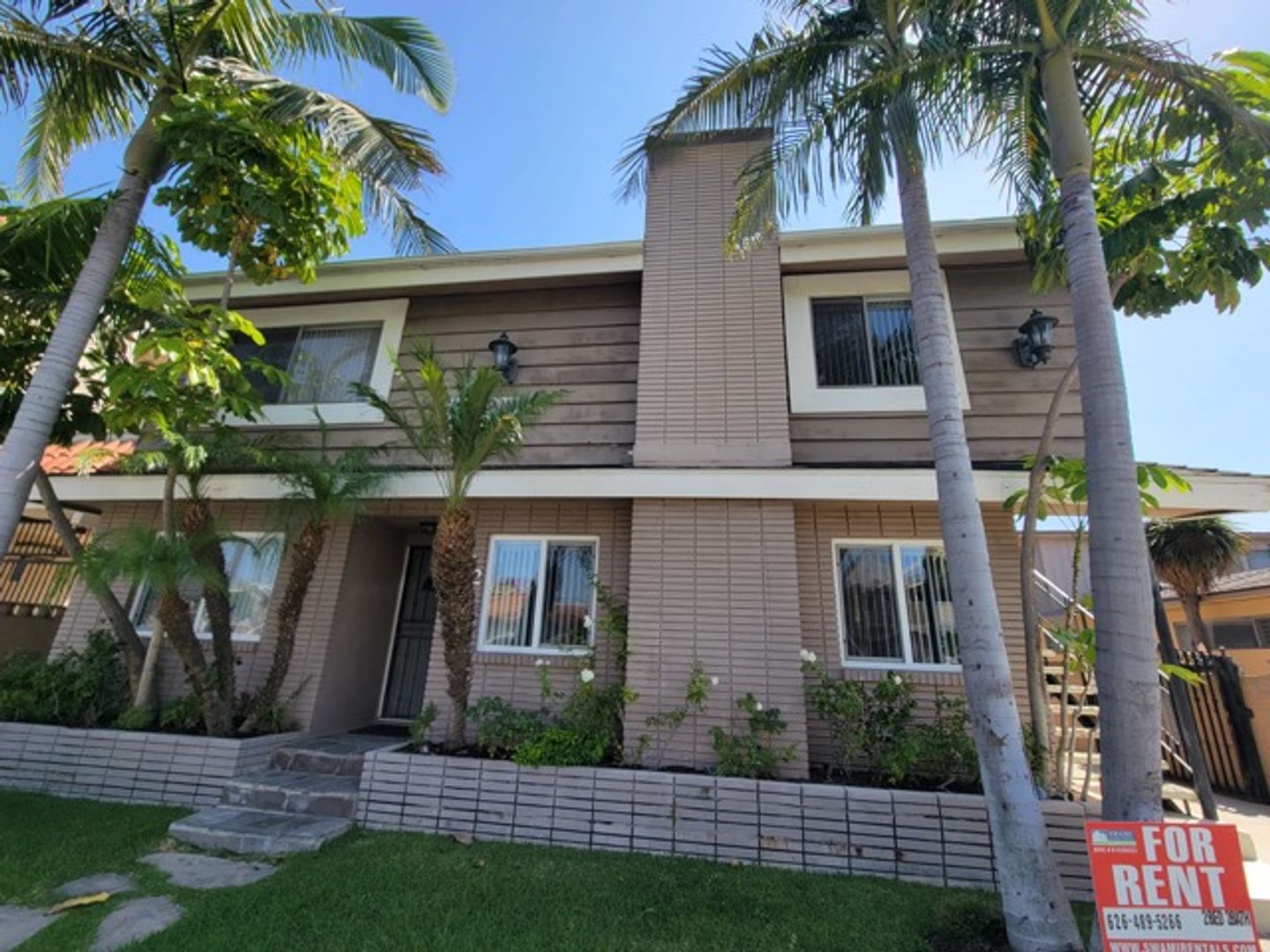 Hawthorne Apartment: 12152 Grevillea Ave.