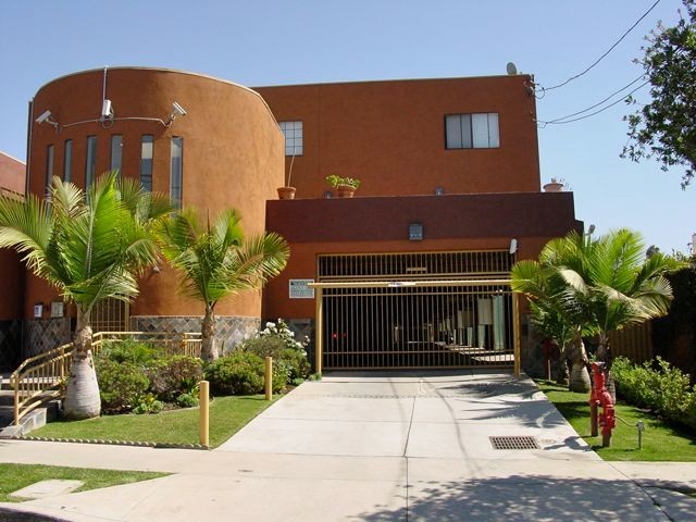 Inglewood Apartment: 934 N. Cedar Street