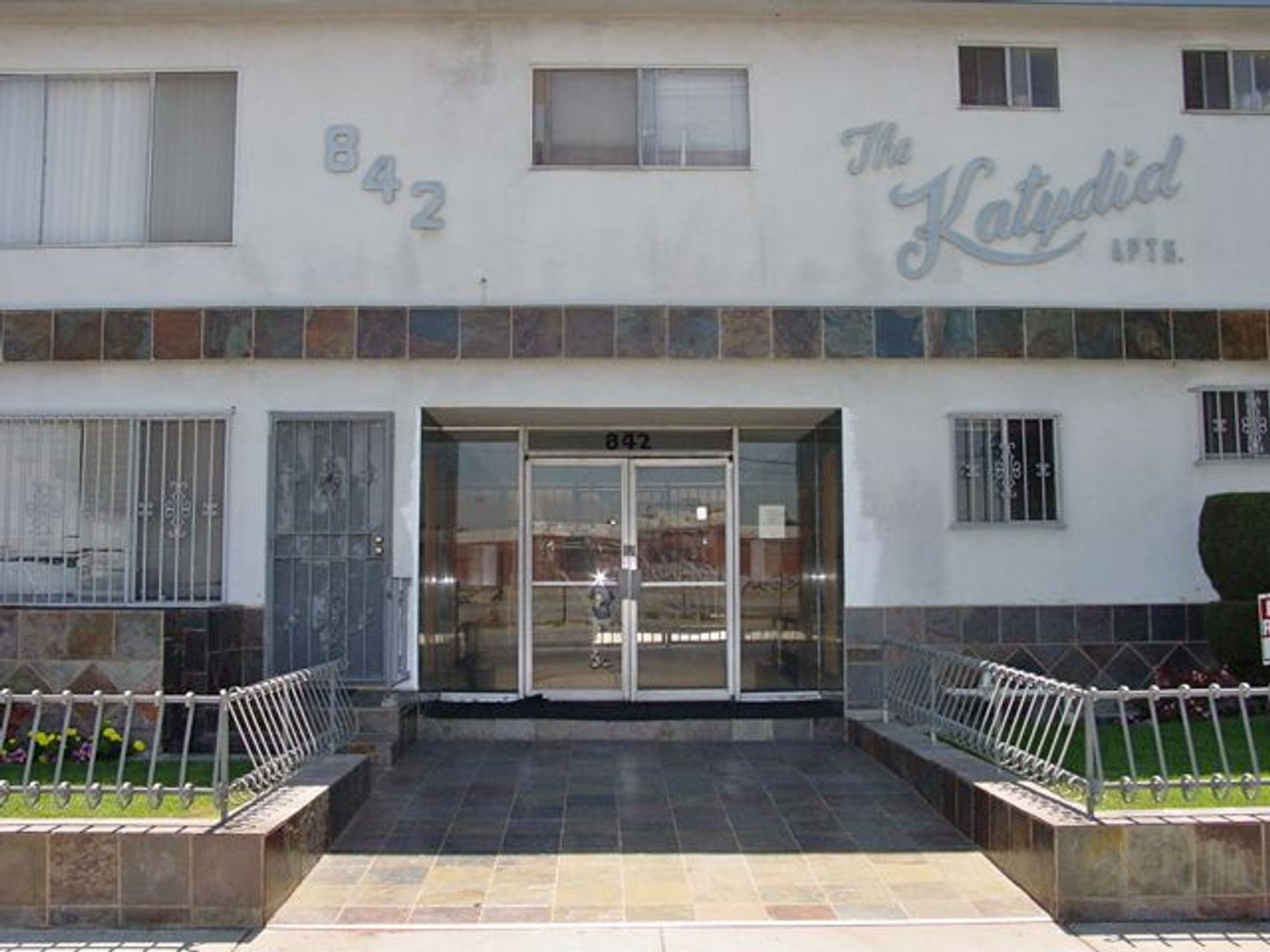 Gardena Apartment: 842 W. Redondo Beach Blvd.