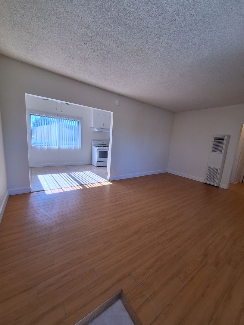 Inglewood Apartment: 532 W. Olive Street