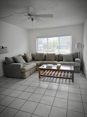 Spacious and modern 1-bedroom, 1-bathroom unit available for rent in the heart of Fort Lauderdale. – photo 1