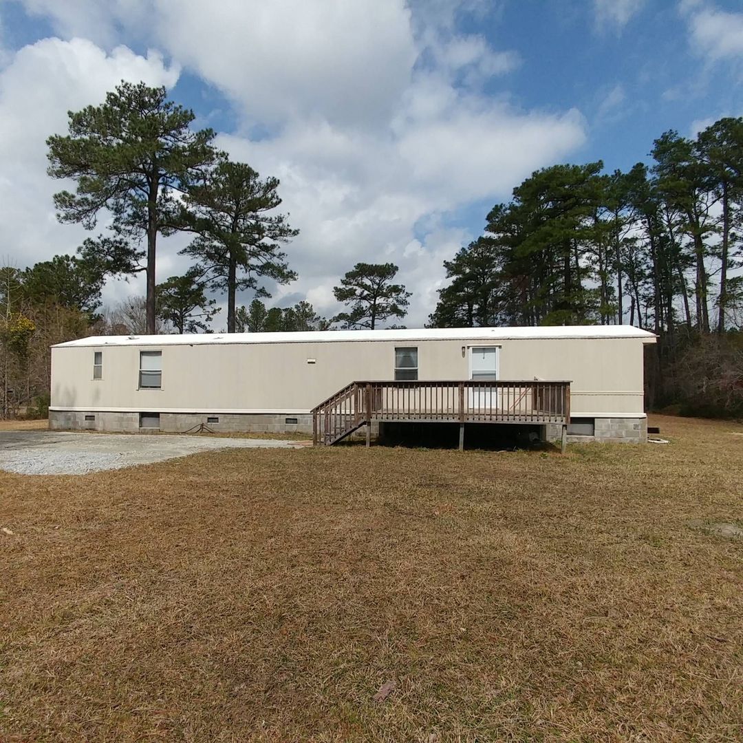 Swansboro House: 110 Poston Dr.