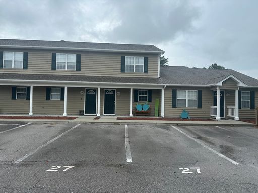 Welcome to our charming townhouse in Pelletier, NC!