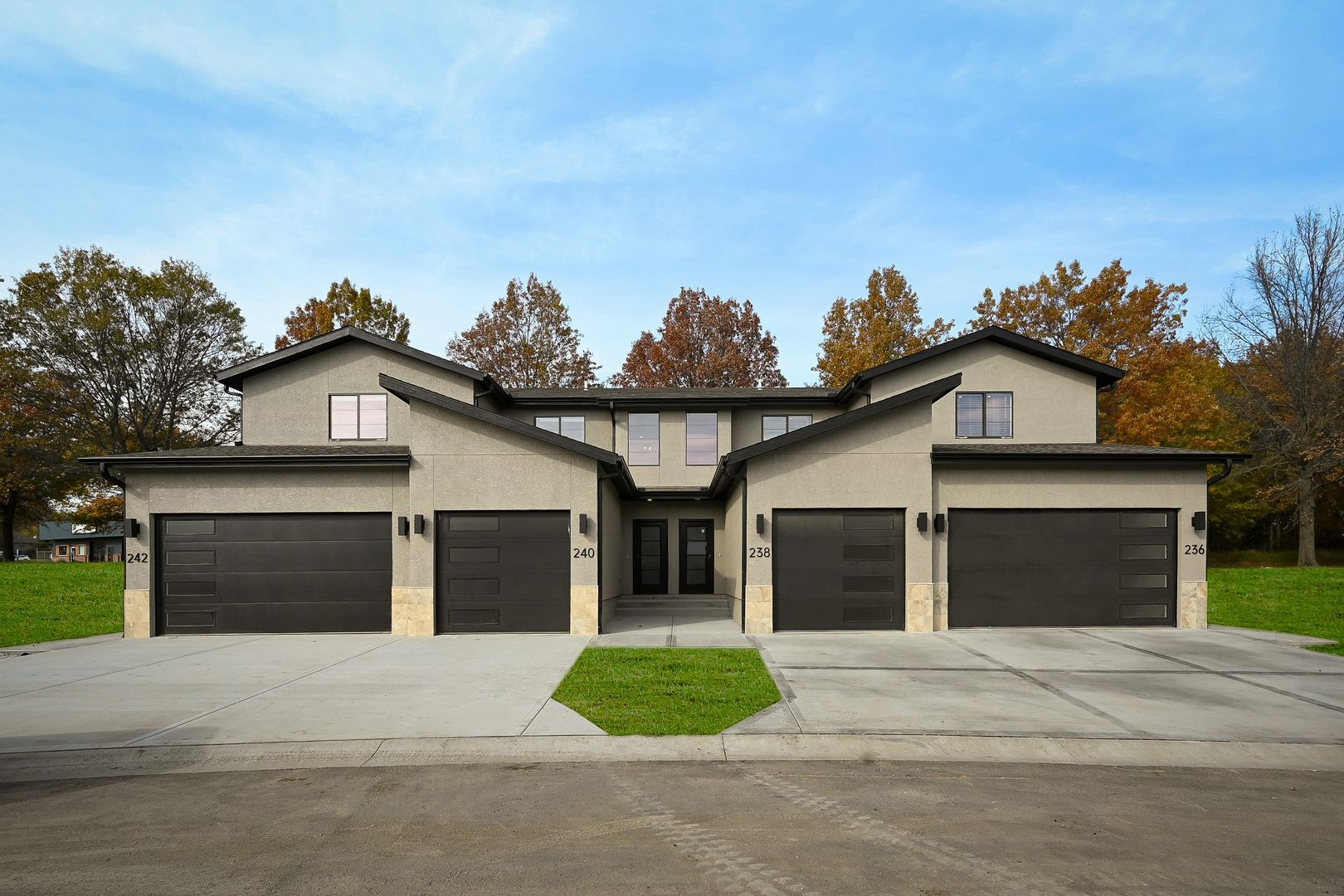 Raymore Townhome: 234 Sumac Rd