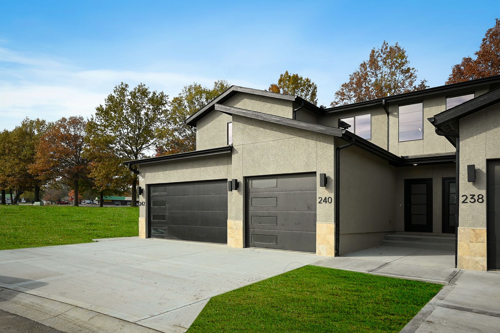 Raymore Townhome: 232 Sumac Rd