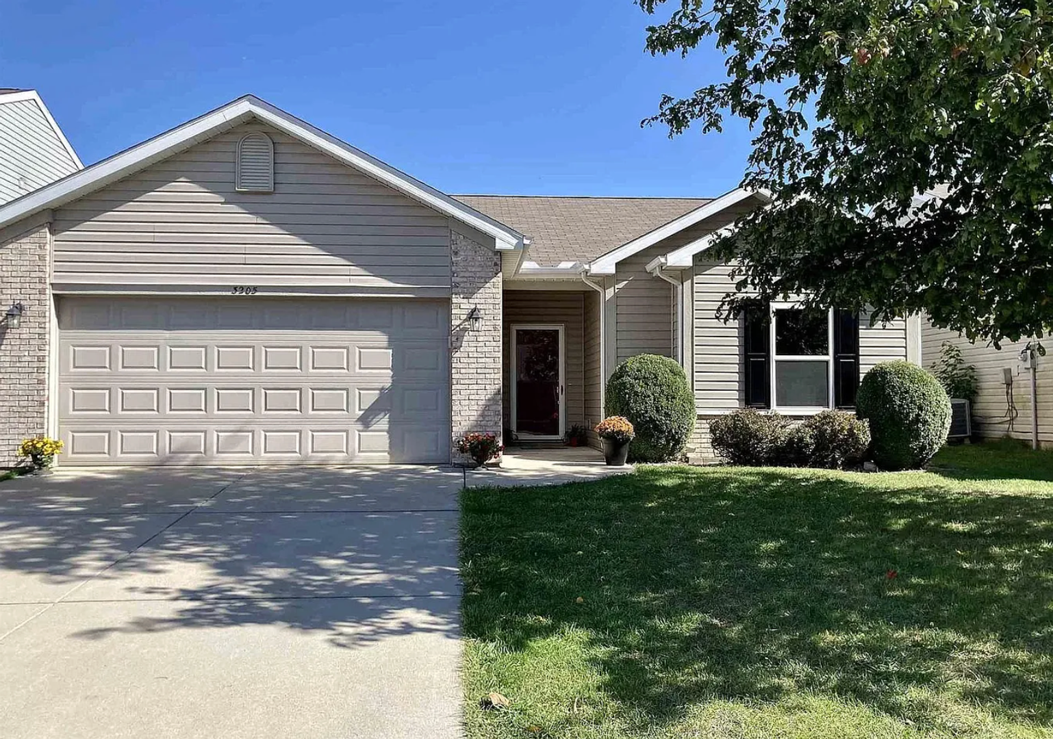 Lafayette House: 3205 Runyon Dr