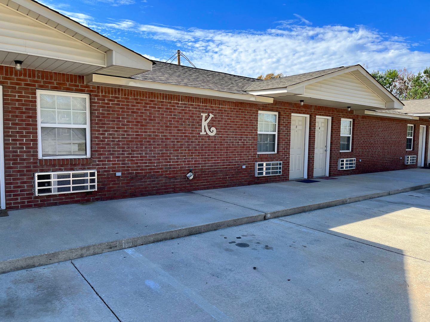 Killen Apartment: 615 Locke Six Rd