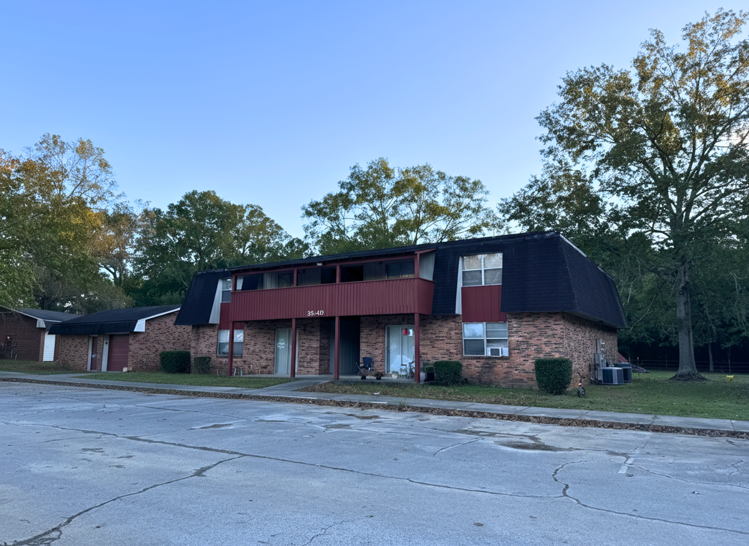 Moulton Apartment: 612 Morgan St