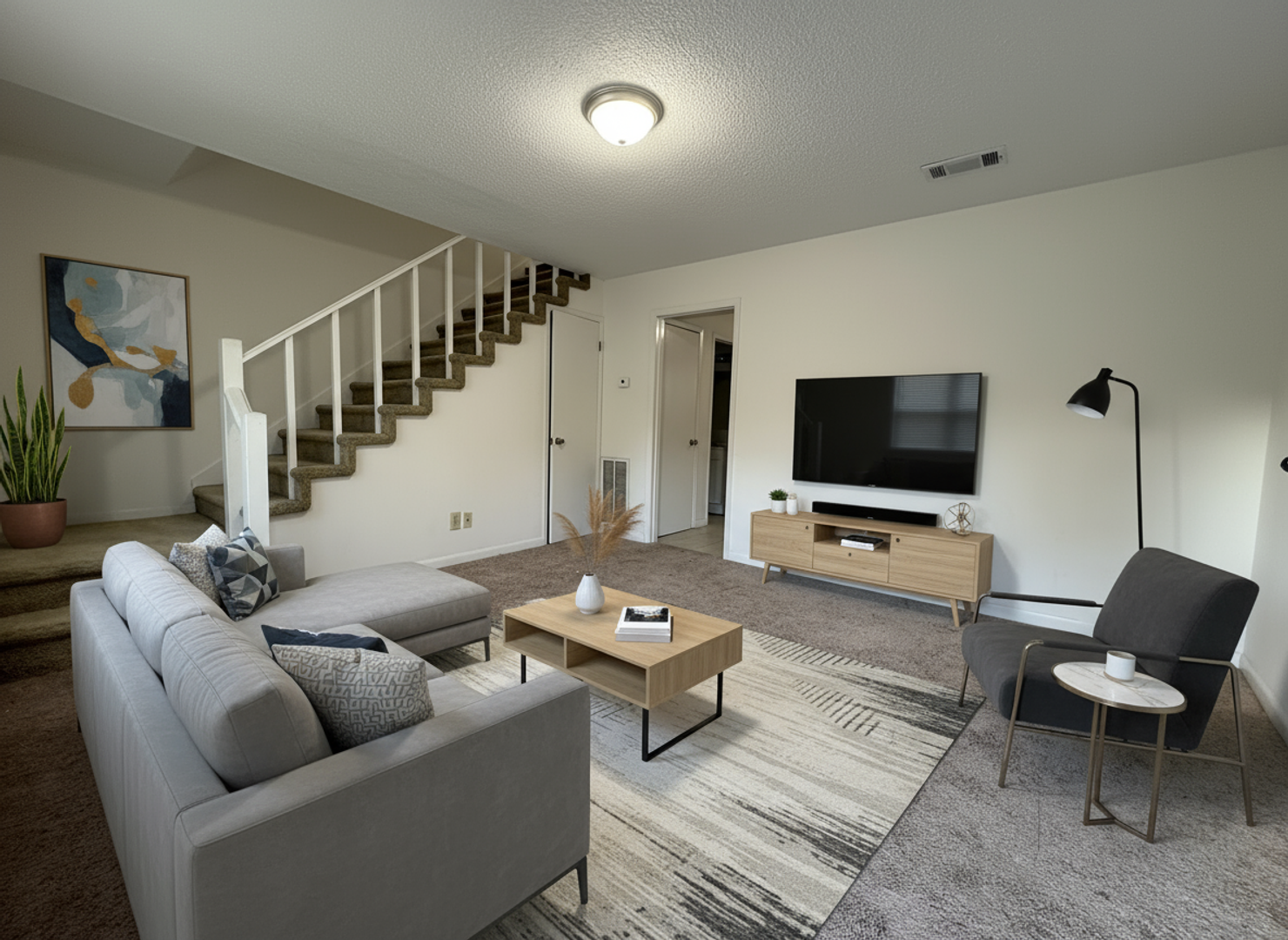 Moulton Apartment: 612 Morgan St