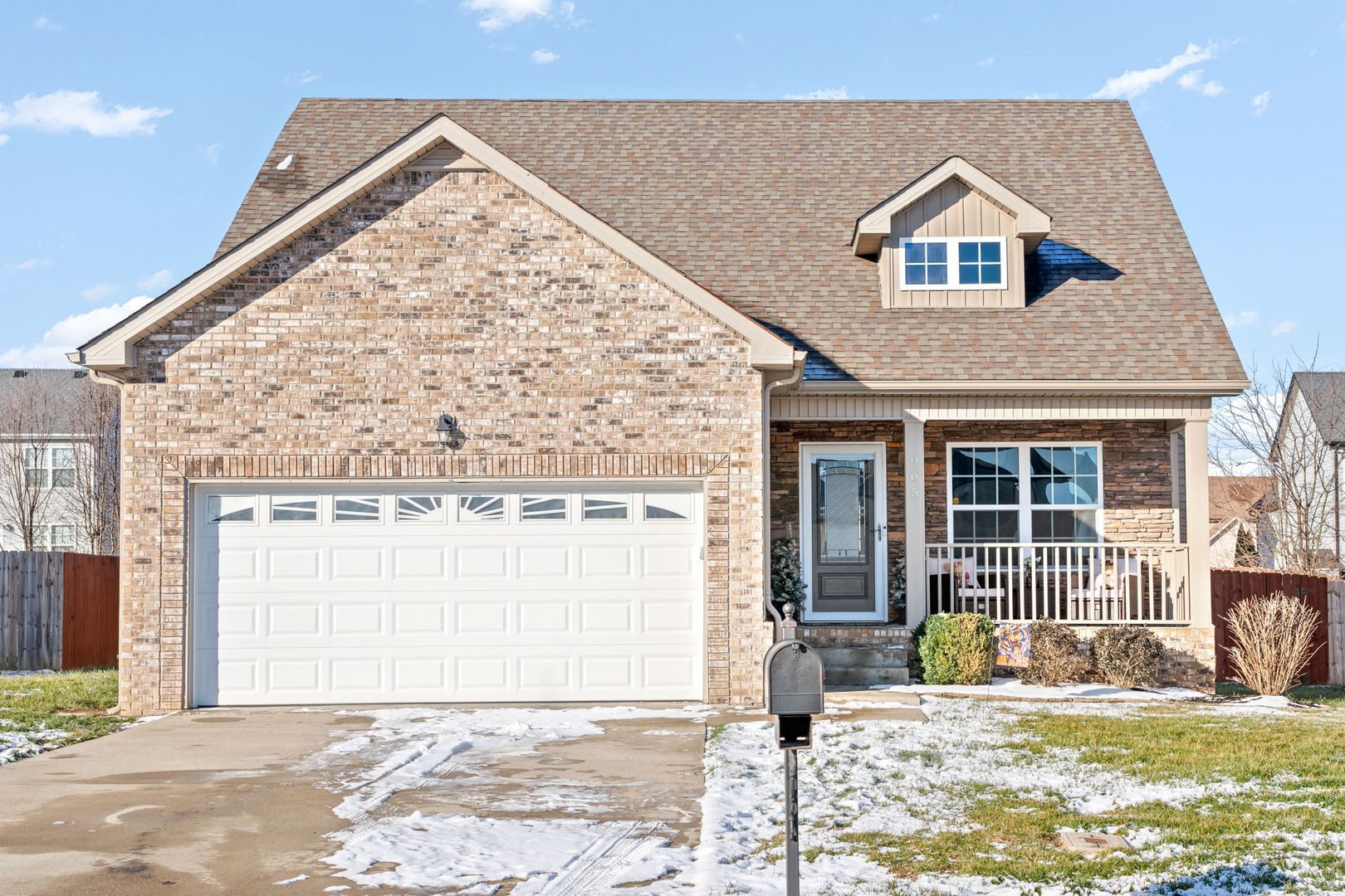 Clarksville House: 965 Harding Dr