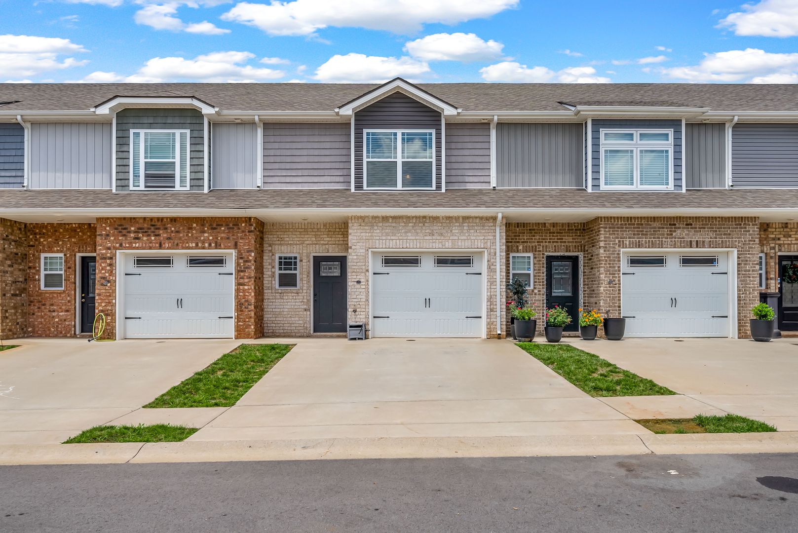 Clarksville House: 345 Fallow Circle