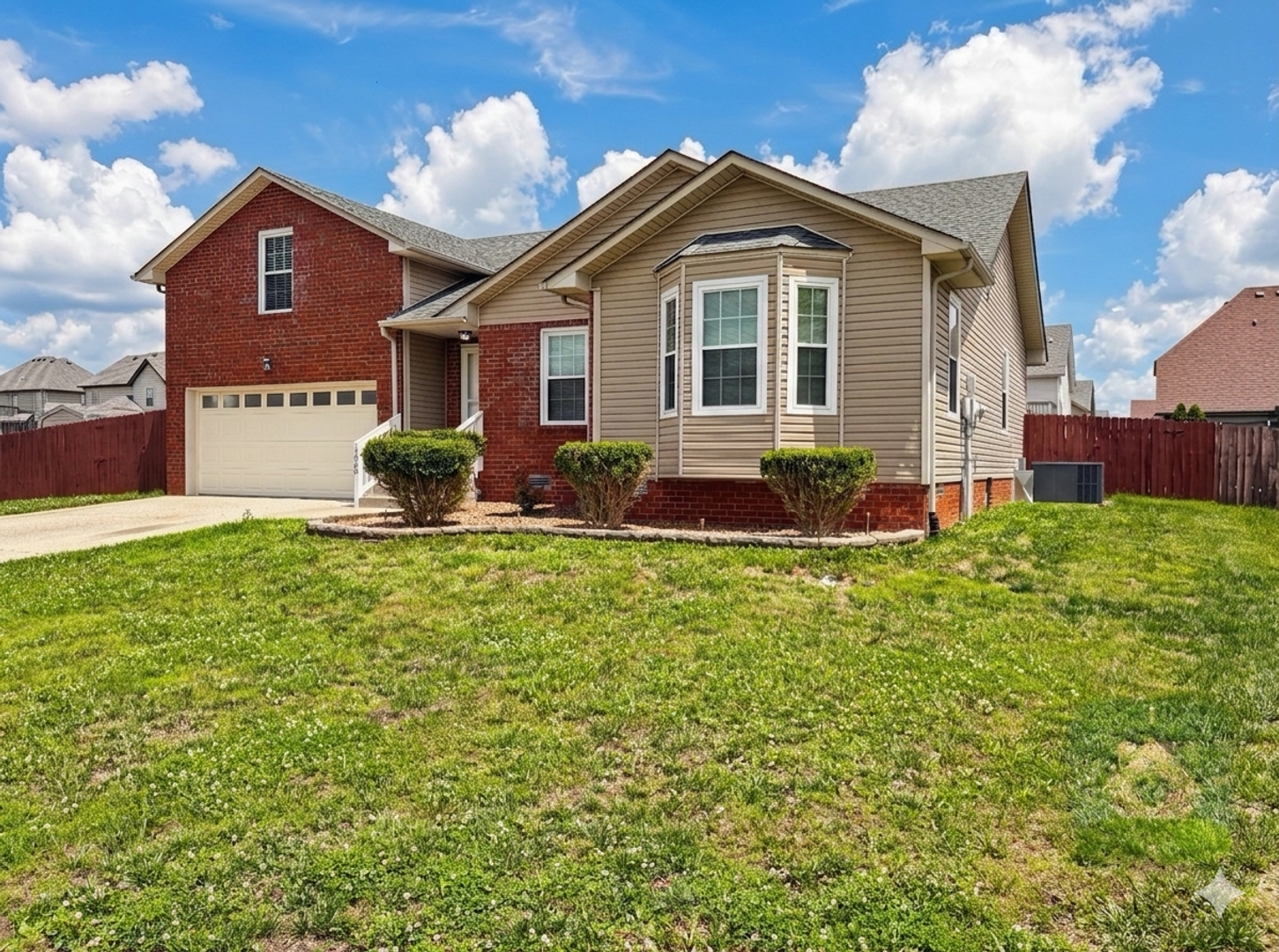 Clarksville House: 1569 Apache Way