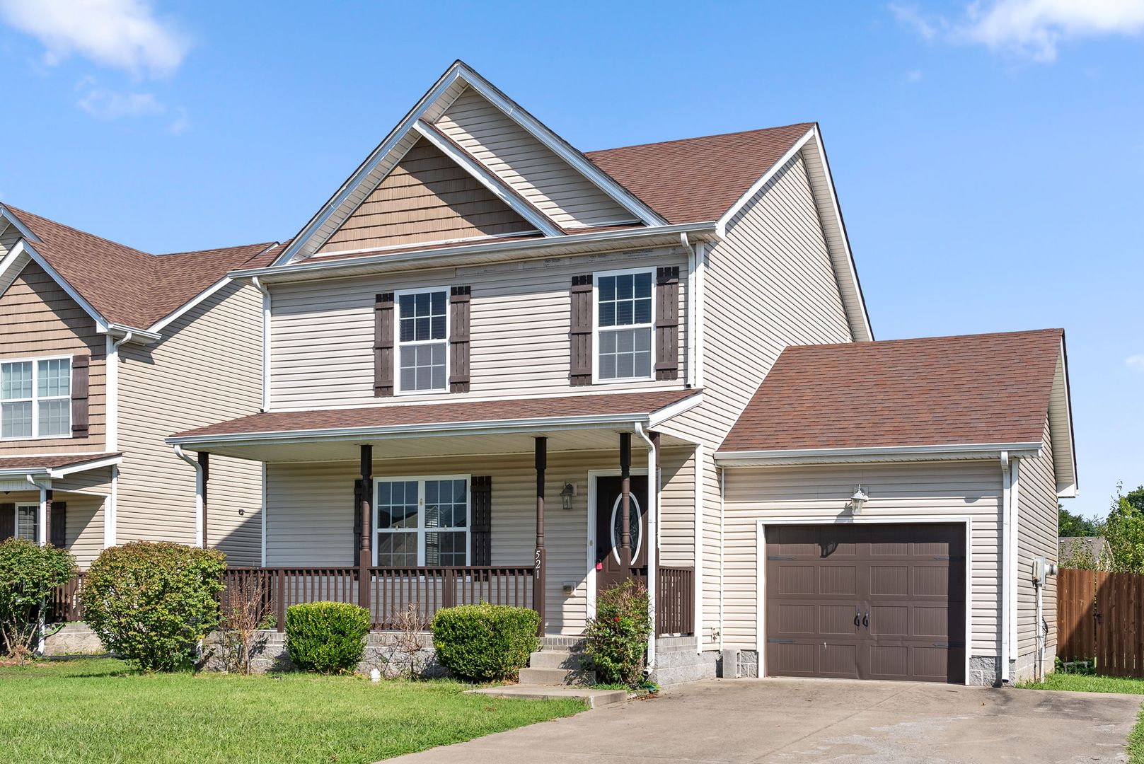 Clarksville House: 521 Falkland Circle