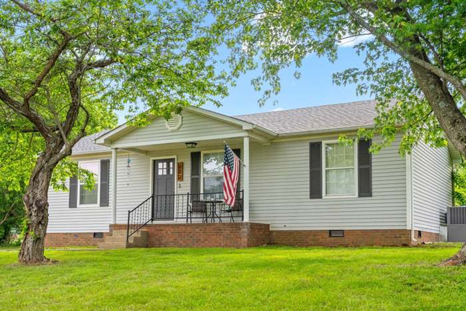 Oak Grove House: 602 Artic Ave.
