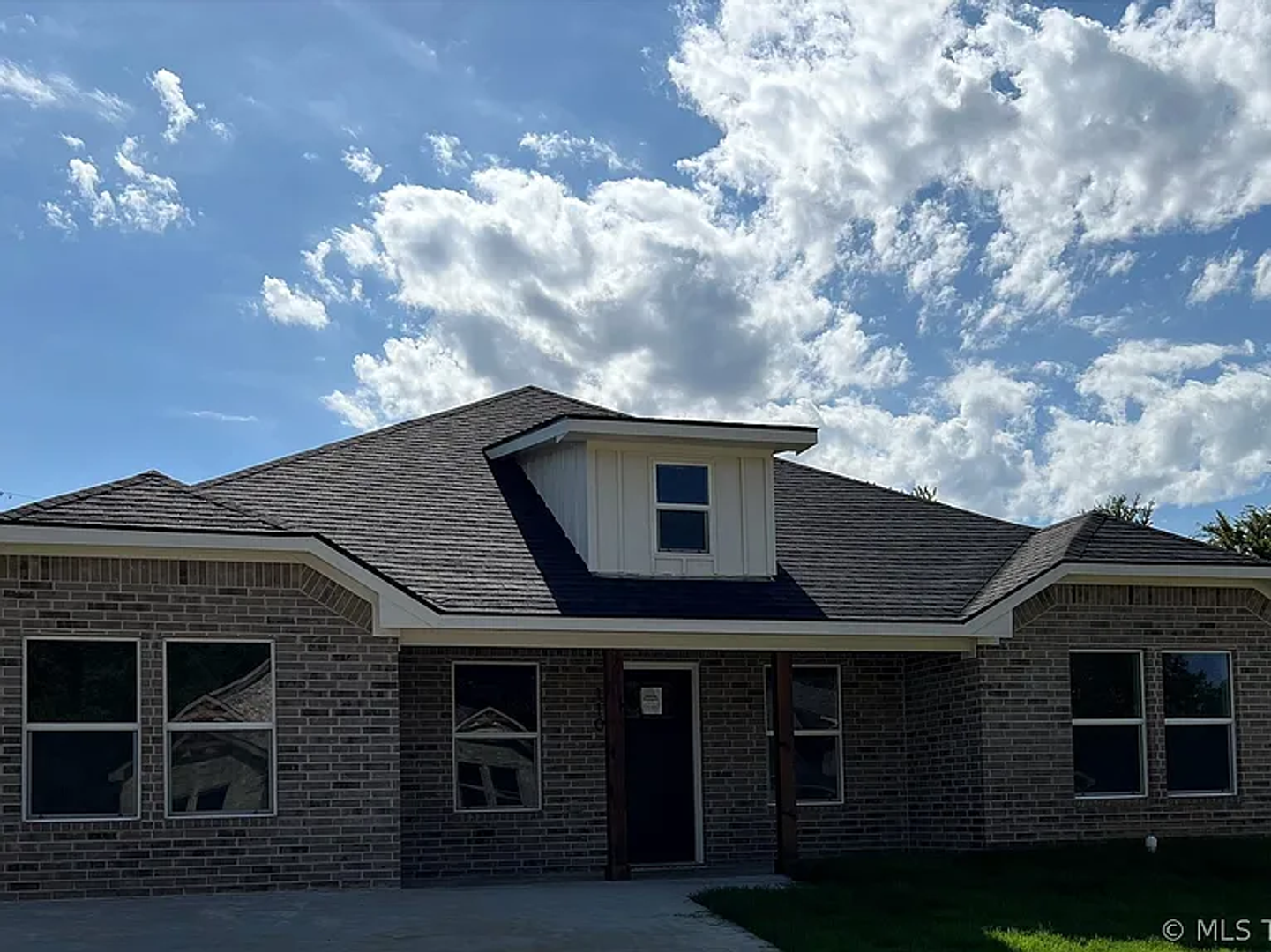 Durant House: 20 Watch Hill Dr