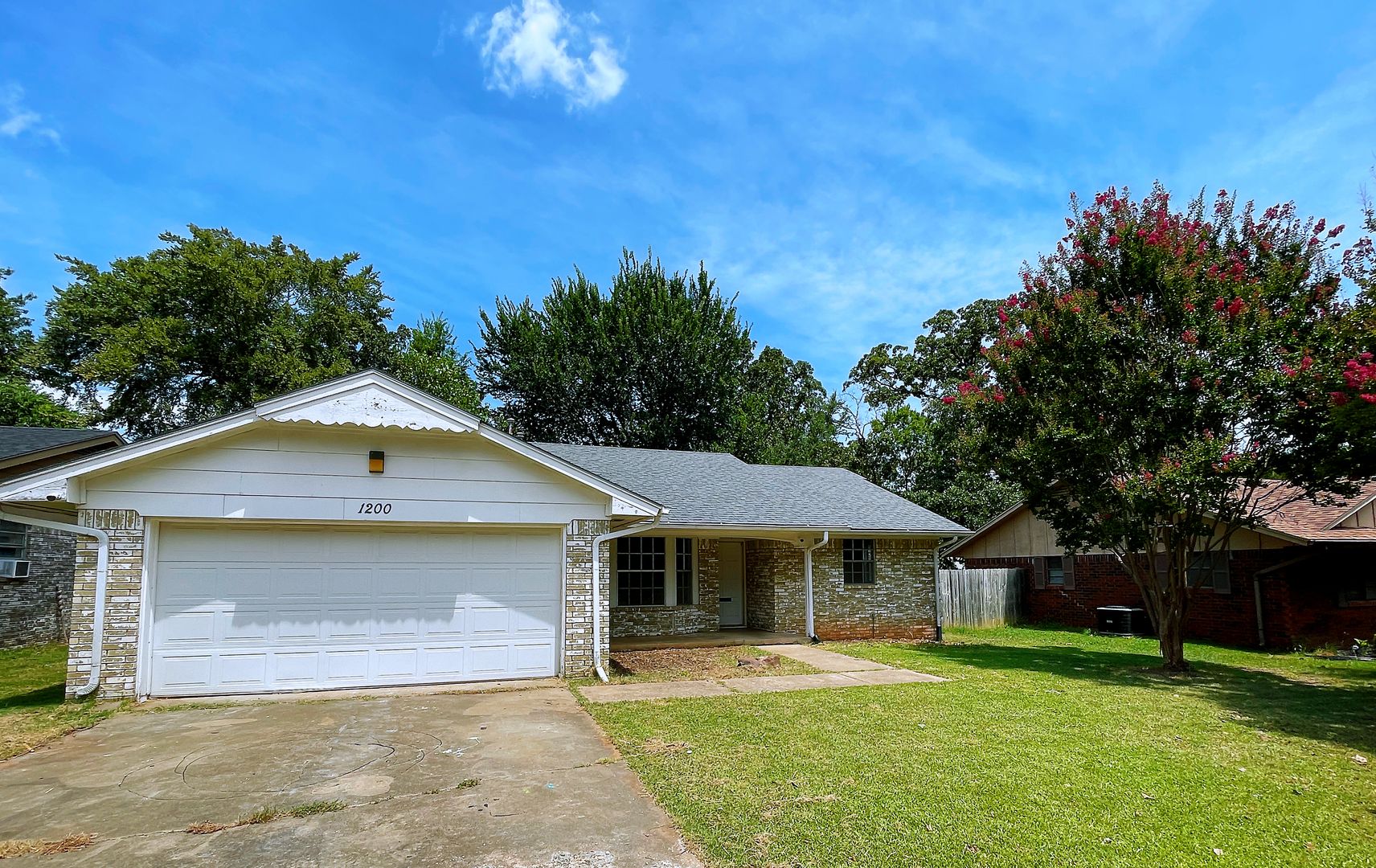 Charling 3bd 2 ba house close to the University 