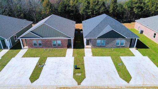Newer Duplex in Quiet Community – photo 1