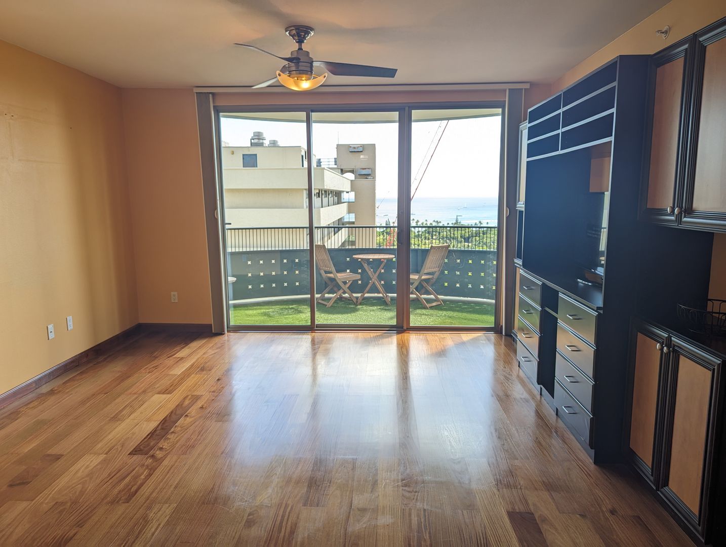 Honolulu Condo: 421 Olohana Street #2003