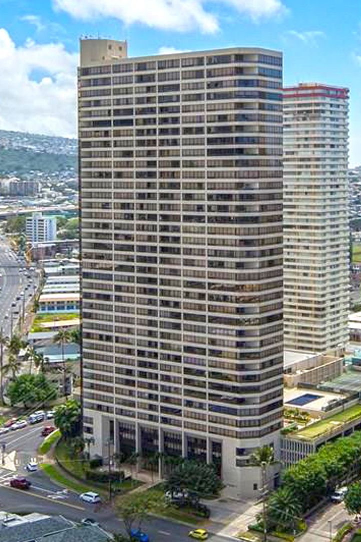 HONOLULU Apartment: 2499 KAPIOLANI BLVD. #705