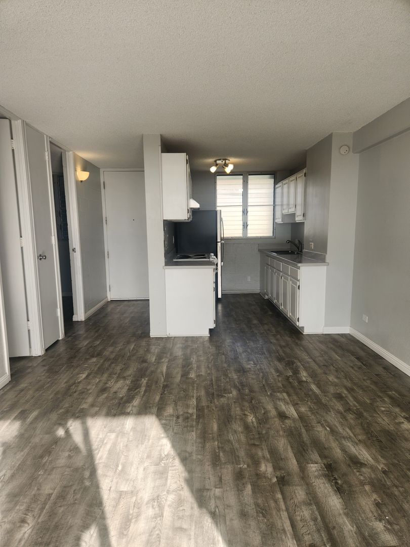 AIEA Apartment: 99-060 KAUHALE ST. #806