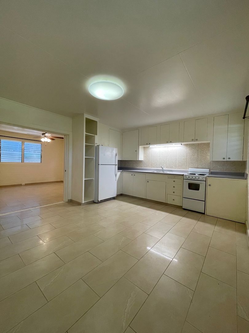 HONOLULU Apartment: 1510/1512 THURSTON AVE.